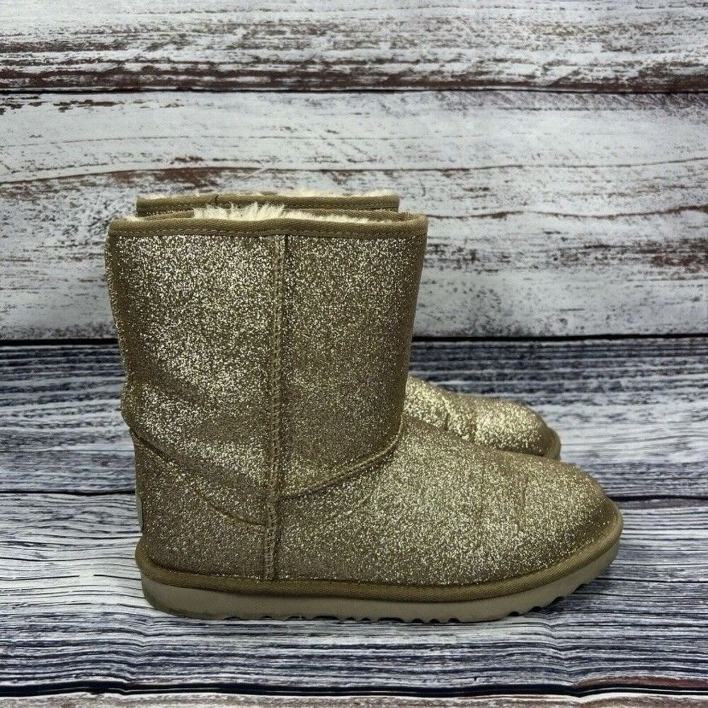 Ugg Kids Classic Short II Glitter Gold Winter Boots Girls Size 6